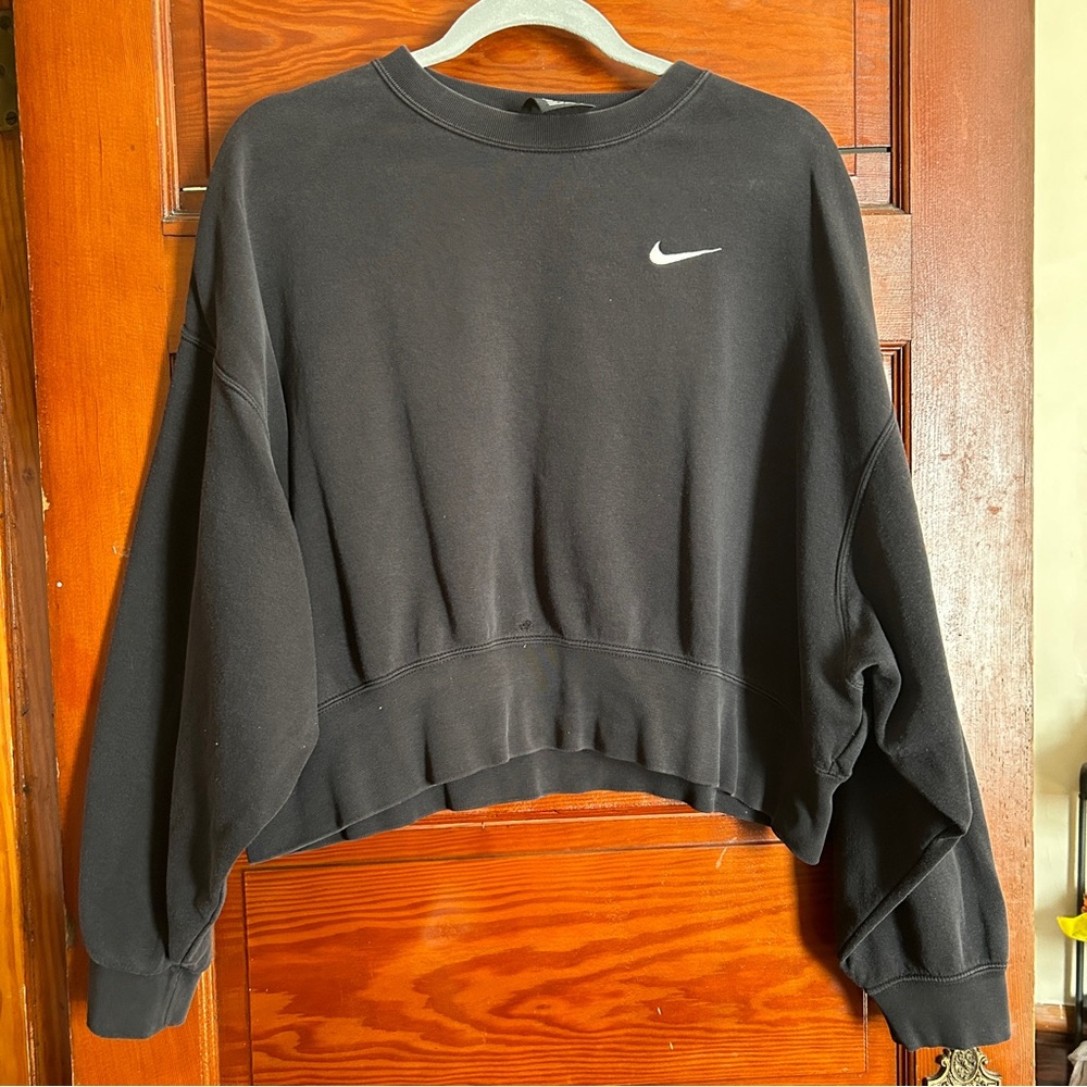 Cropped Nike Crewneck